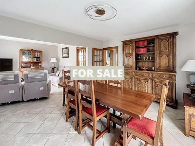 Beautiful Detached House with Landscaped Garden