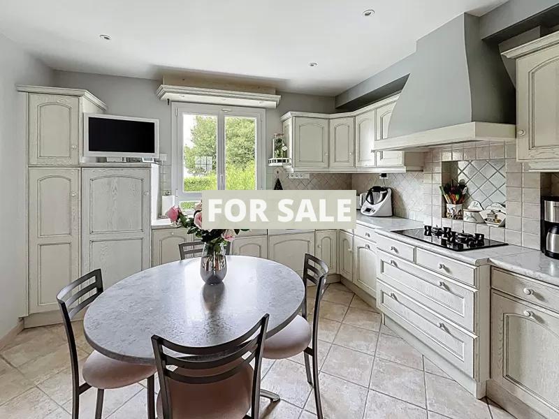 Beautiful Detached House with Landscaped Garden
