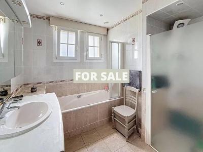 Beautiful Detached House with Landscaped Garden