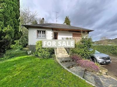 Detached Villa With Garden