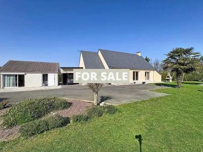 Detached House with Garden by the Coast