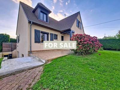 Detached House with Garden by the Coast