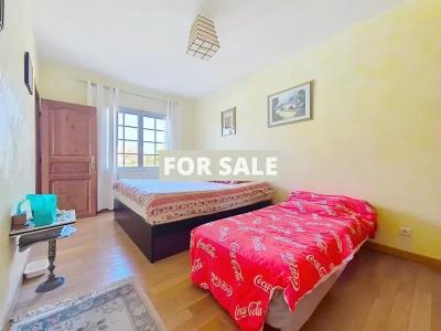 Detached Coastal House with Covered Pool