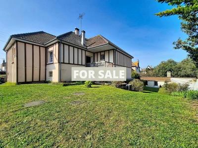Detached Coastal House with Covered Pool
