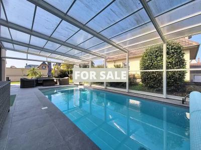 Detached Coastal House with Covered Pool