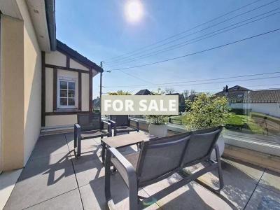 Detached Coastal House with Covered Pool