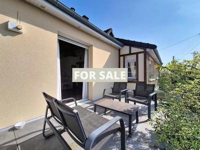 Detached Coastal House with Covered Pool