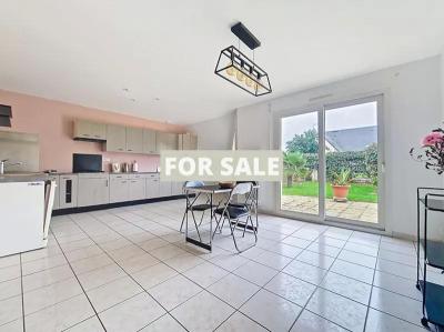 Modern Detached House with Garden