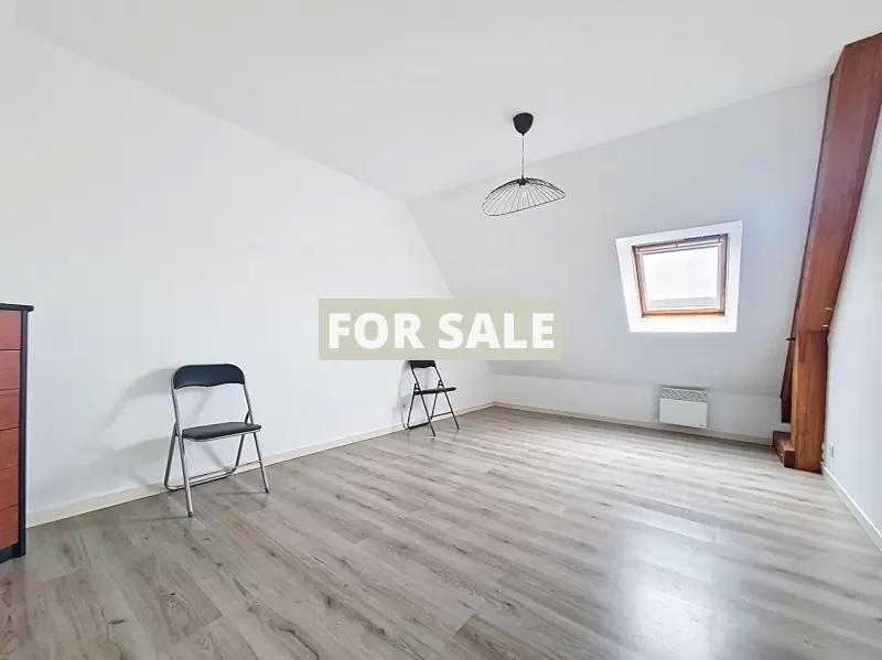 Modern Detached House with Garden