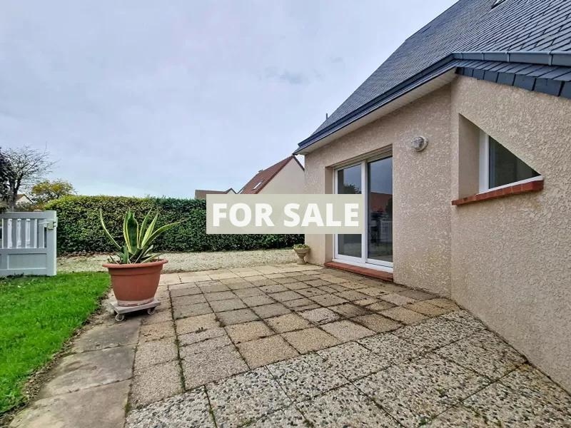 Modern Detached House with Garden