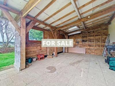 Modern Detached House with Garden