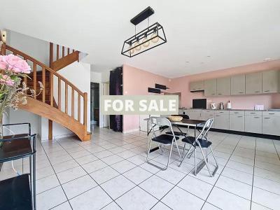 Modern Detached House with Garden