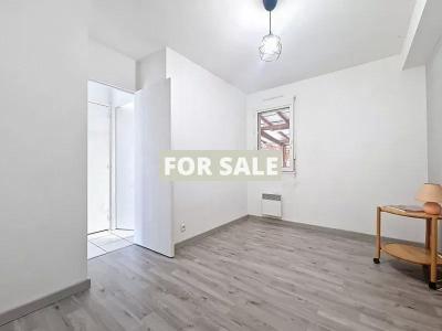 Modern Detached House with Garden