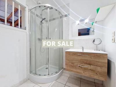 Modern Detached House with Garden