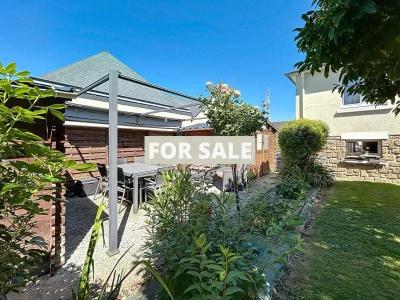 Detached House with Landscaped Garden in Coastal Resort