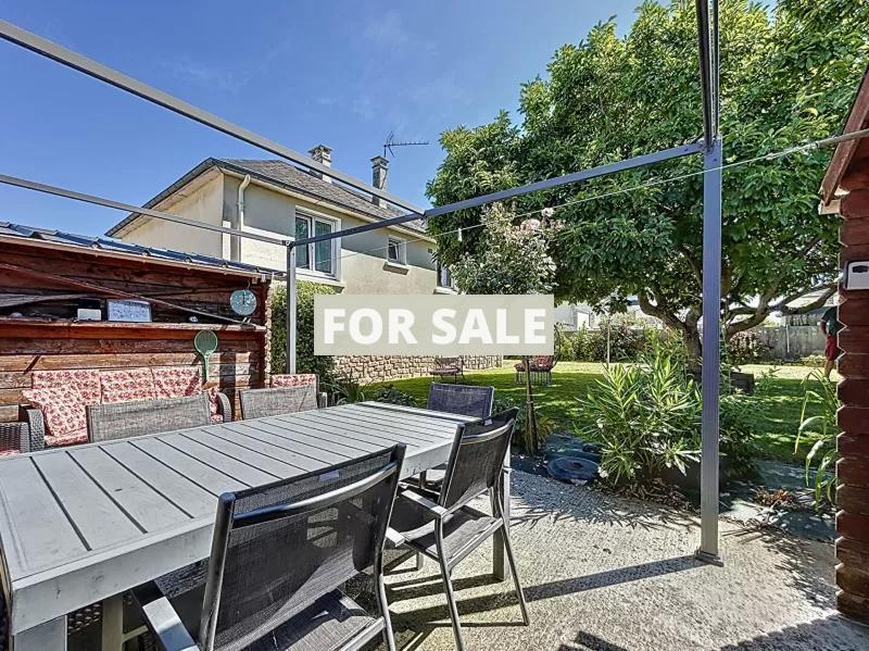 Detached House with Landscaped Garden in Coastal Resort