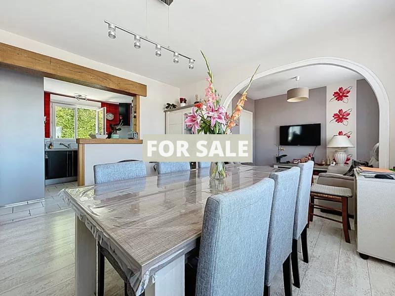 Detached House with Landscaped Garden in Coastal Resort