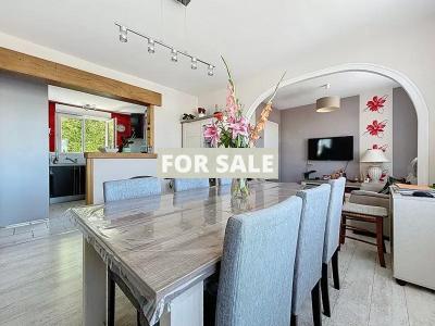 Detached House with Landscaped Garden in Coastal Resort