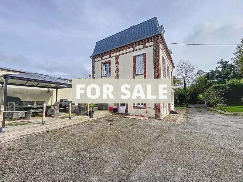 Main Photo of a 6 bedroom  House for sale