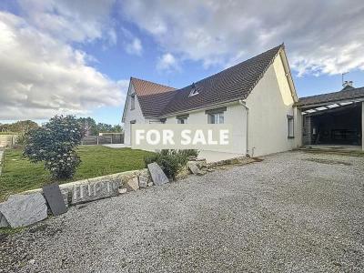 Detached House with Garden By the Beach