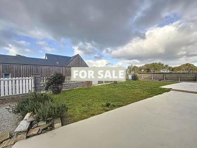 Detached House with Garden By the Beach