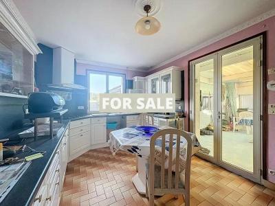 Detached House with Garden By the Beach