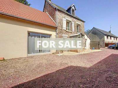 Detached House with Garden by the Coast
