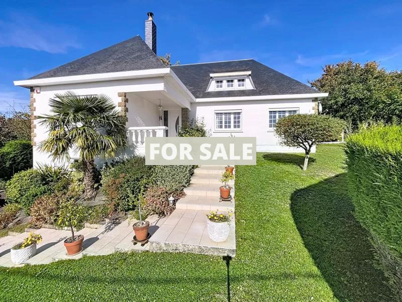 Beautiful Detached House in the Lovely Garden