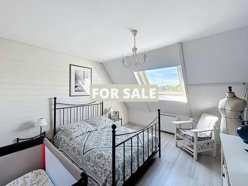 Beautiful Detached House in the Lovely Garden