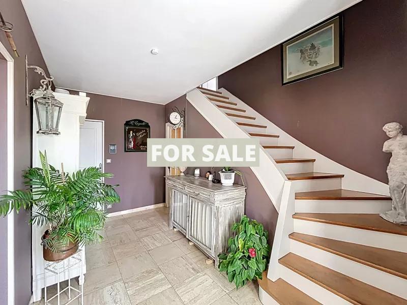 Beautiful Detached House in the Lovely Garden