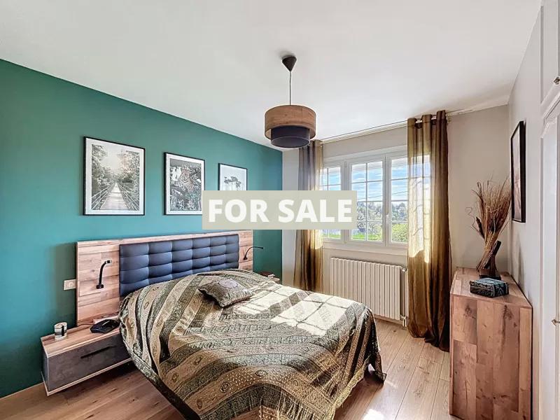 Beautiful Detached House in the Lovely Garden