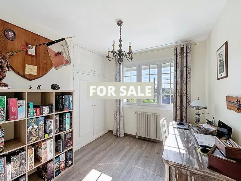 Beautiful Detached House in the Lovely Garden