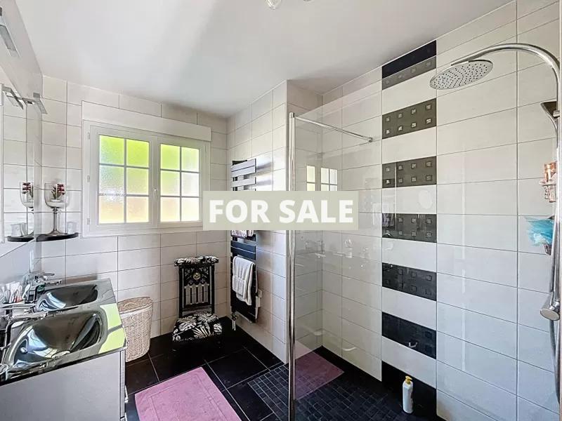 Beautiful Detached House in the Lovely Garden