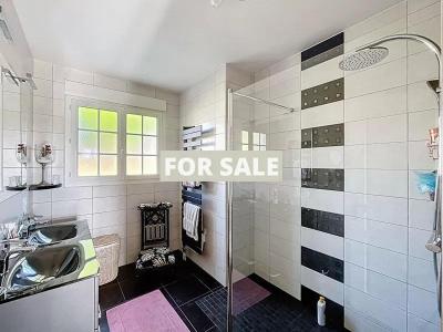 Beautiful Detached House in the Lovely Garden