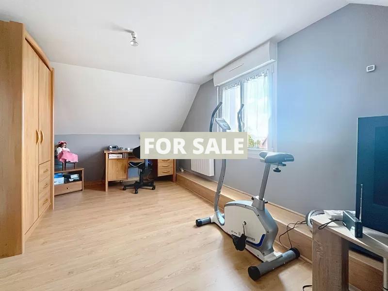 Detached House with Landscaped Garden