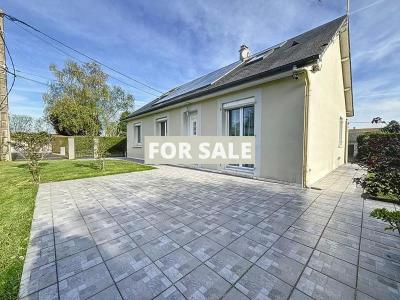 Modern Detached House with Garden