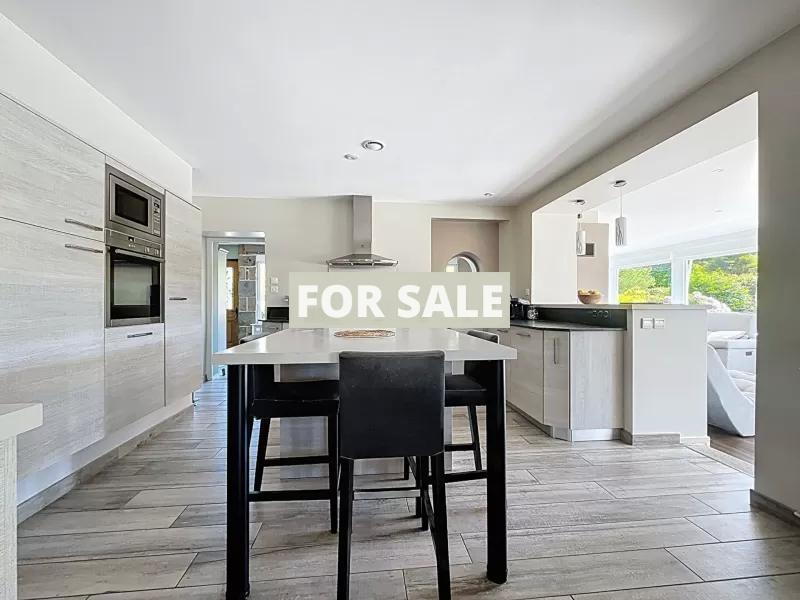 Stunning Property in 2.7 Hectares by Lake Dathee