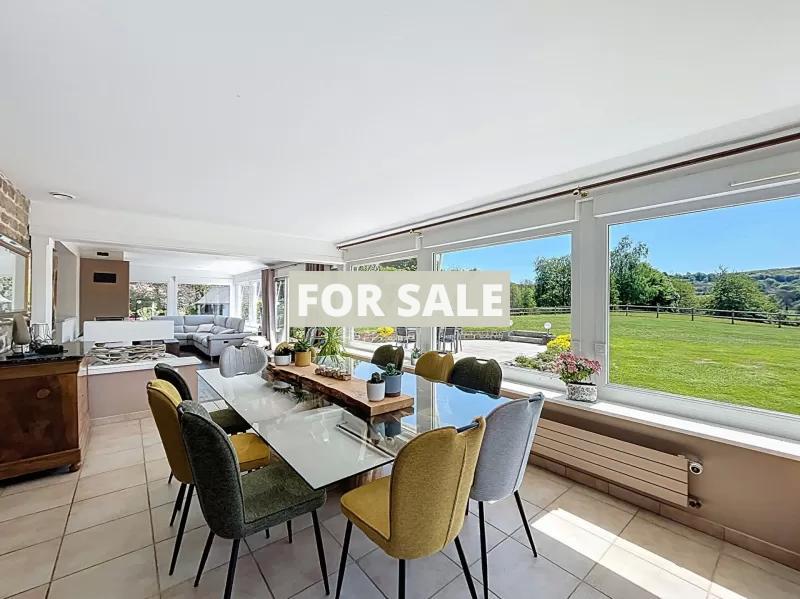 Stunning Property in 2.7 Hectares by Lake Dathee