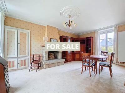 Manor House Style Property with Mature Garden