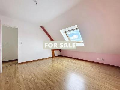 Modern Detached House with Garden