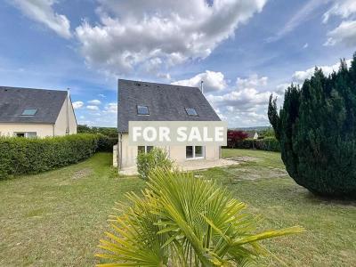 Modern Detached House with Garden