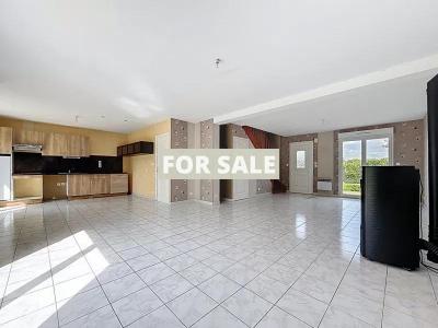 Modern Detached House with Garden