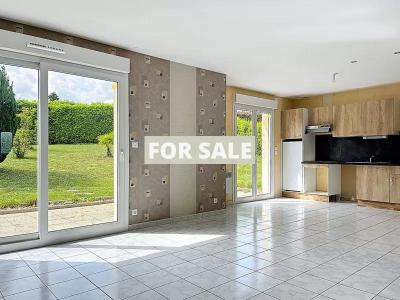 Modern Detached House with Garden