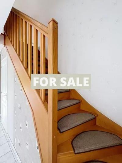 Modern Detached House with Garden