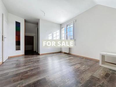 Detached House with Landscaped Garden