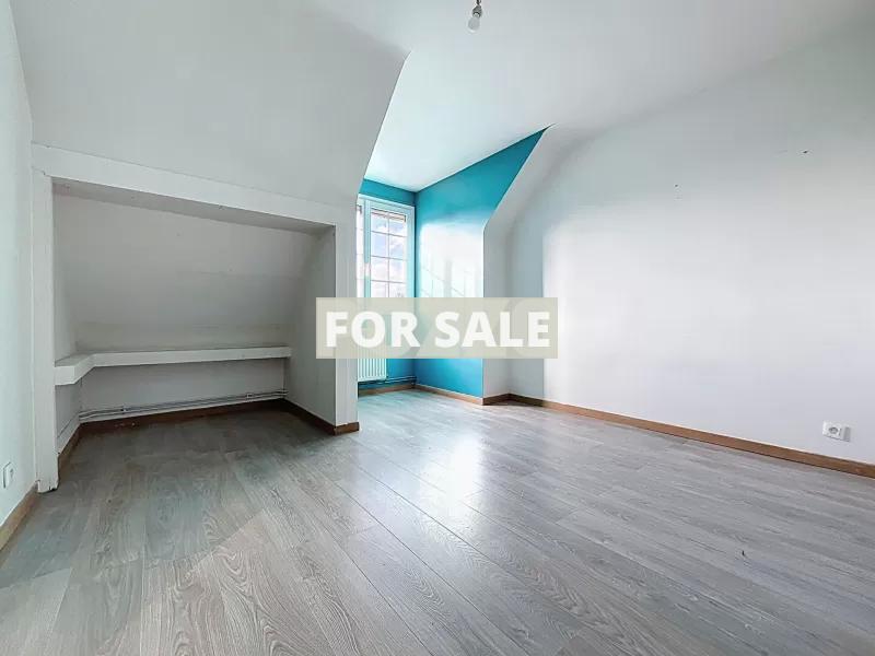 Detached House with Landscaped Garden