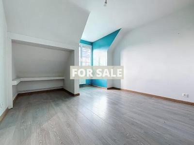 Detached House with Landscaped Garden