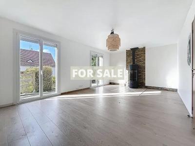 Detached House with Landscaped Garden