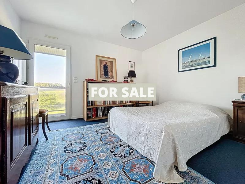 Detached House with Lovely Garden and Open View