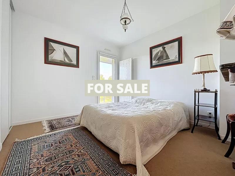 Detached House with Lovely Garden and Open View